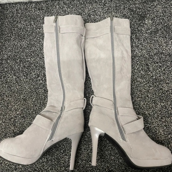 Chic Gray Heeled Boots - Picture 2 of 5